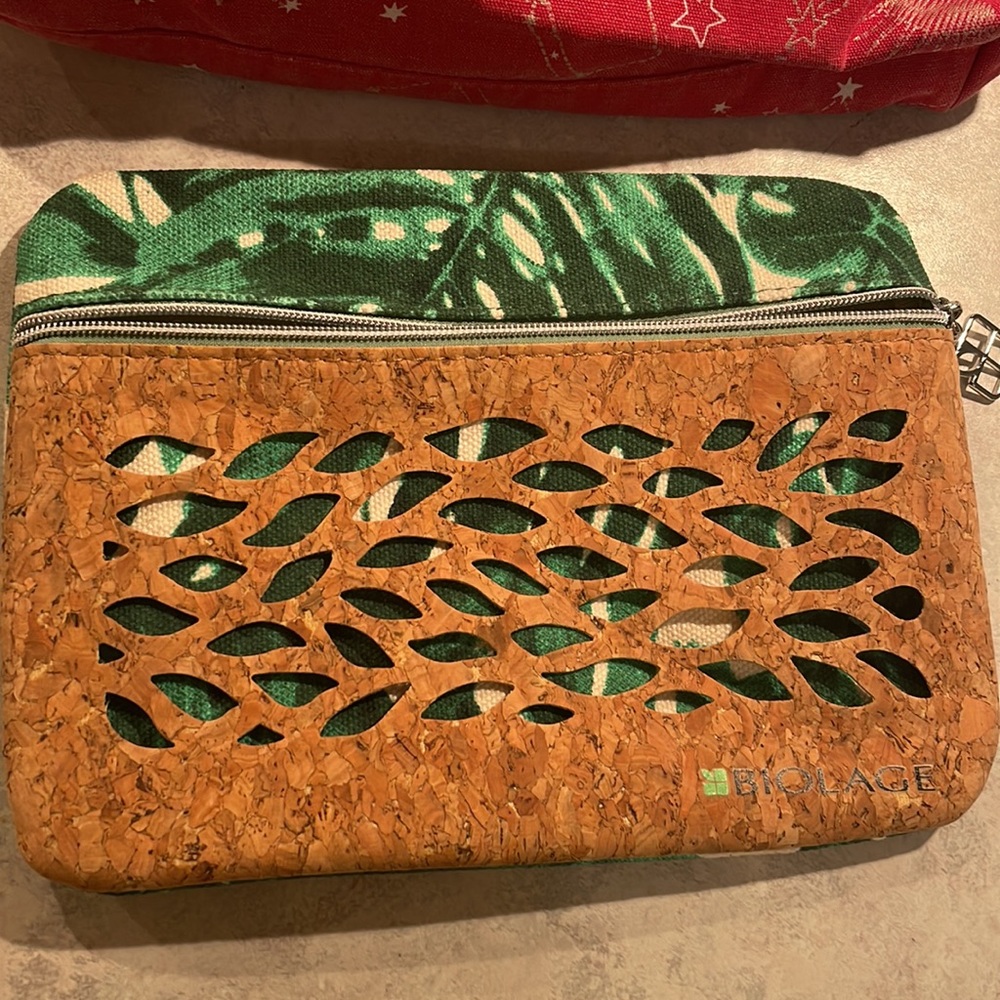 Este Lauder/Biolage Pouches View 2